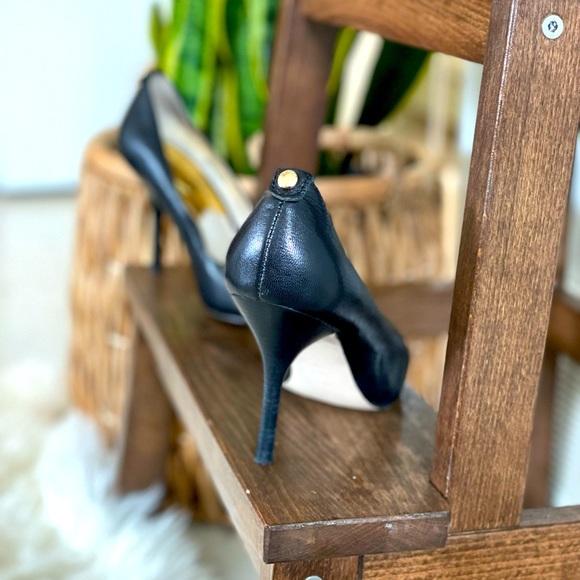 Michael Kors black leather heels. - Picture 2 of 6